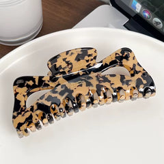 Handgjord hårklämma i – Leopard Svart, beige & ljusbrun färg | VårdaMedStil VårdaMedStil