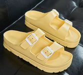 ShiftGlow Sandaler i gul färg VårdaMedStil