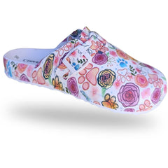 Komfort-skor i vitt med motiv av Tassar đŸ och Blommor đ· VĂ„rdaMedStil