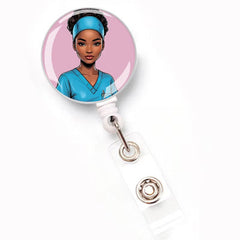 Vårdstolt Korthållare – Global Edition
👩🏾🦱👩🏽⚕️👩🏾⚕️👩🏽🦱👩🏿⚕️ VårdaMedStil