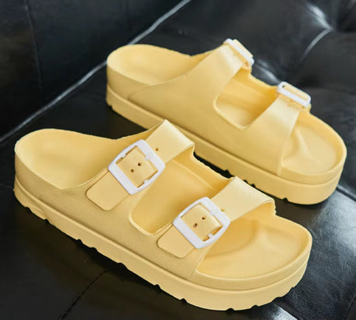 ShiftGlow Sandaler i gul färg VårdaMedStil