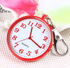 Stilfull fickklocka Röd – praktisk & elegant på jobbet VårdaMedStil