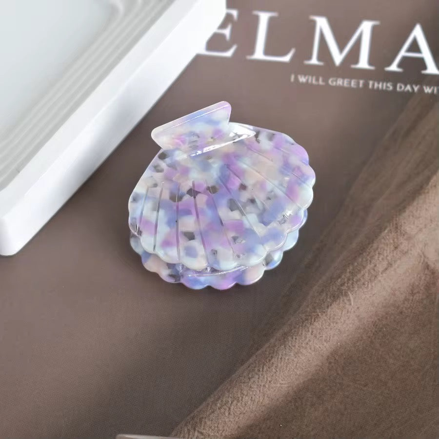 Hårklämma med snäckskalsdesign – stil och funktion för vårdens hjältar VårdaMedStil
