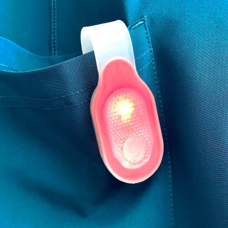 Arbetslampa för vårdpersonal - Röd ❤️ (kopia) VårdaMedStil