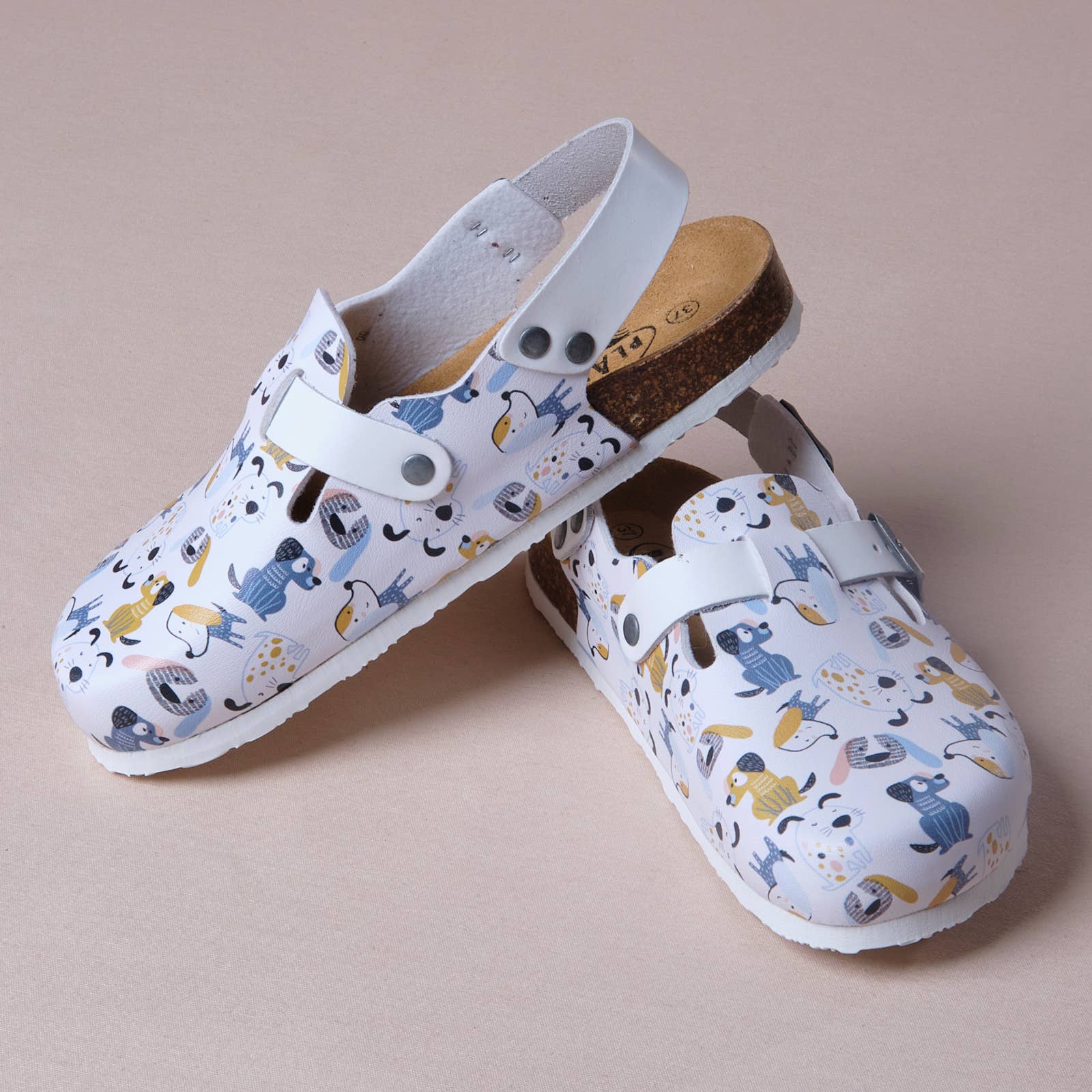 Tofflor med hälrem - Bio Dogs träskor VårdaMedStil