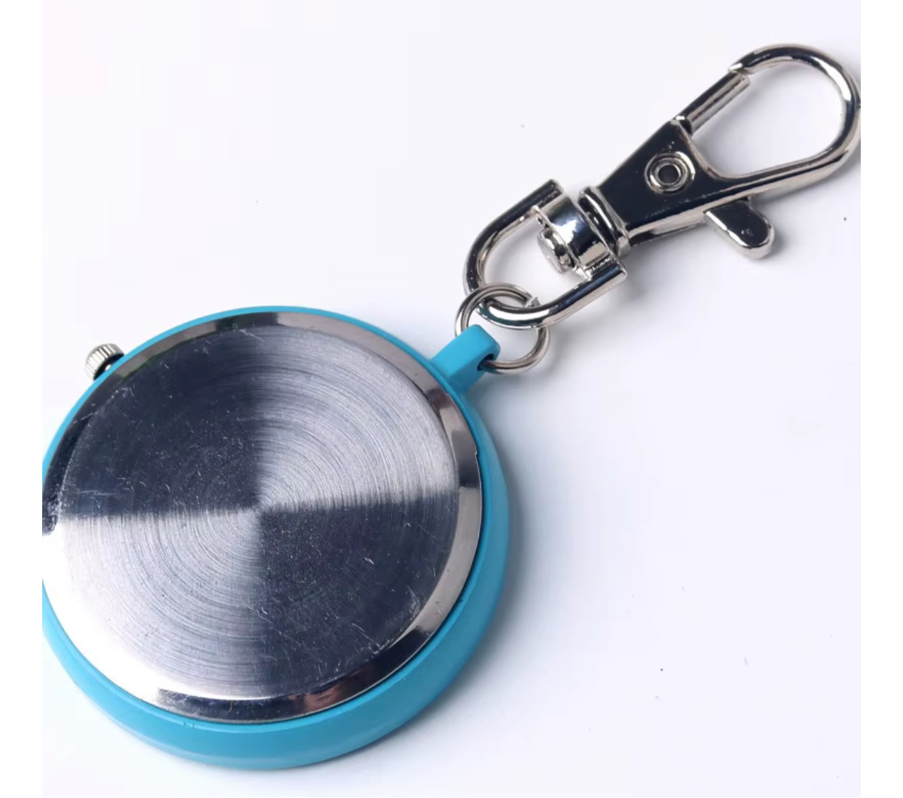 Stilfull fickklocka Svart med vit urtavla – praktisk & elegant på jobbet VårdaMedStil