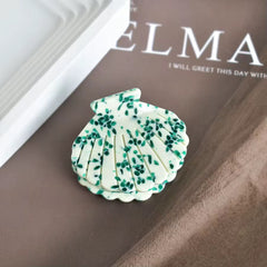 Hårklämma med snäckskalsdesign – stil och funktion för vårdens hjältar VårdaMedStil