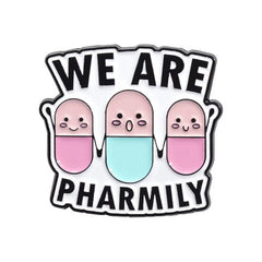 We Are Pharmily - Pharmakologi designade emaljnål Vårda Med Stil