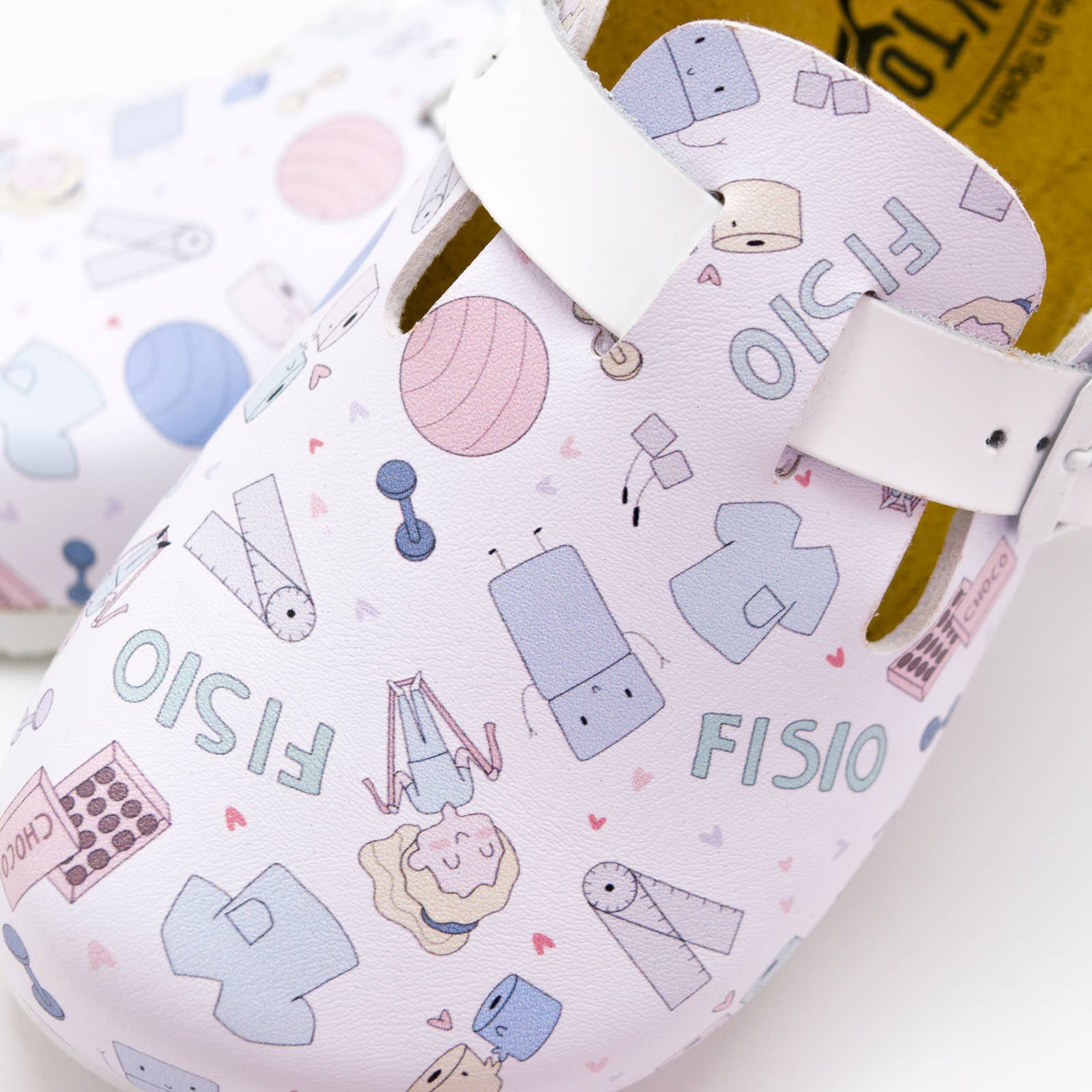 Tofflor med hälrem - Tryckta bio träskor för fysioterapi VårdaMedStil